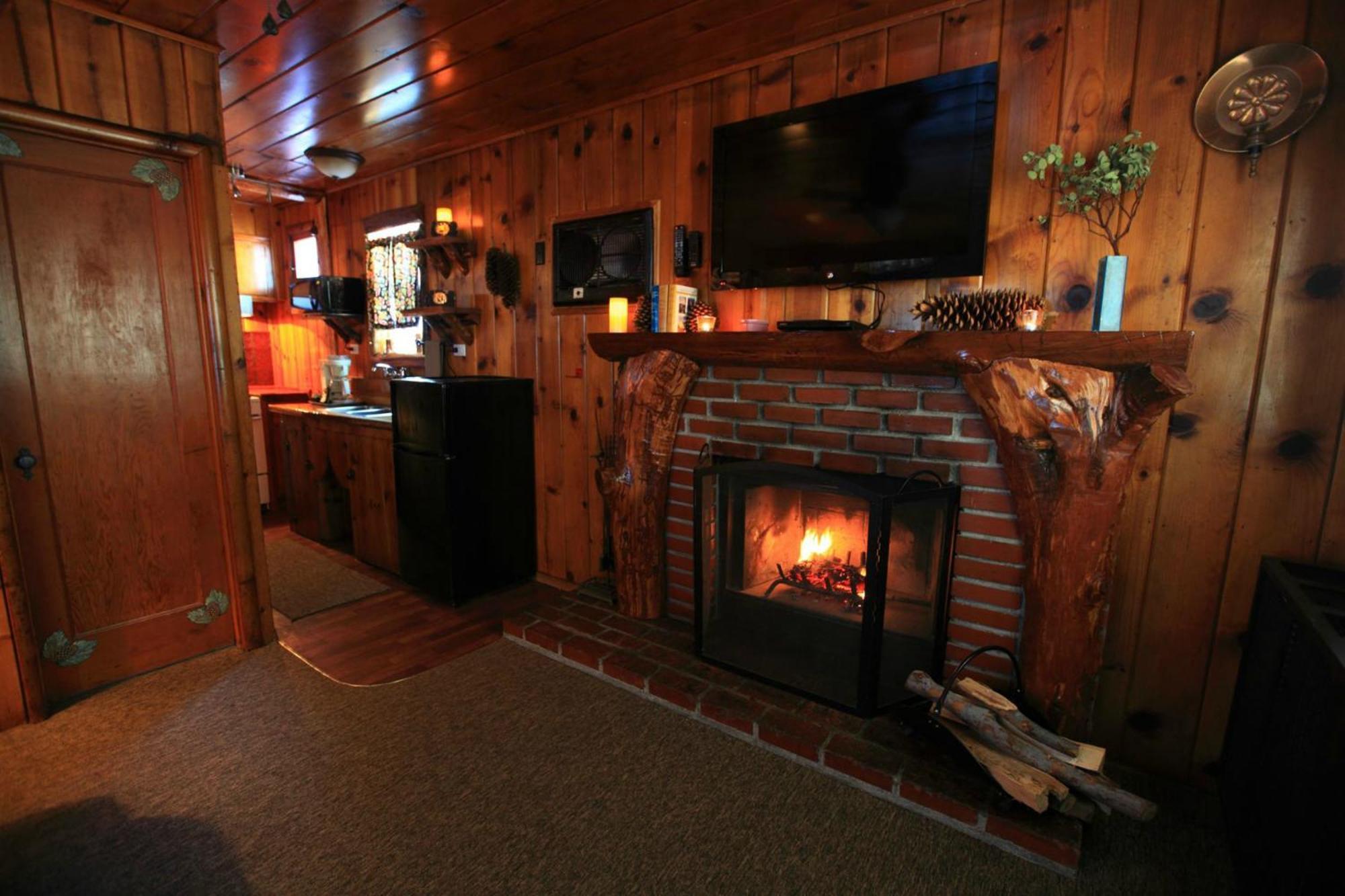 Sleepy Hollow Cabins And Hotel Crestline المظهر الخارجي الصورة