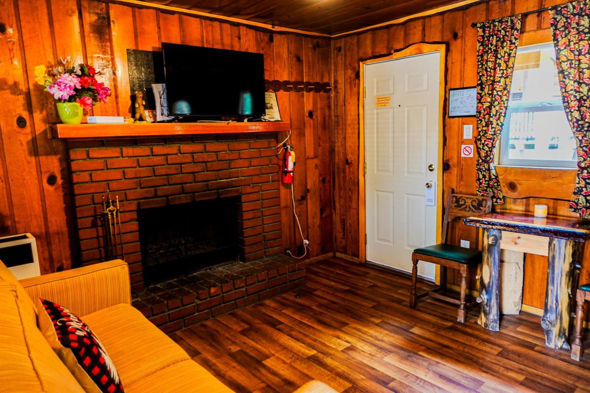 Sleepy Hollow Cabins And Hotel Crestline المظهر الخارجي الصورة
