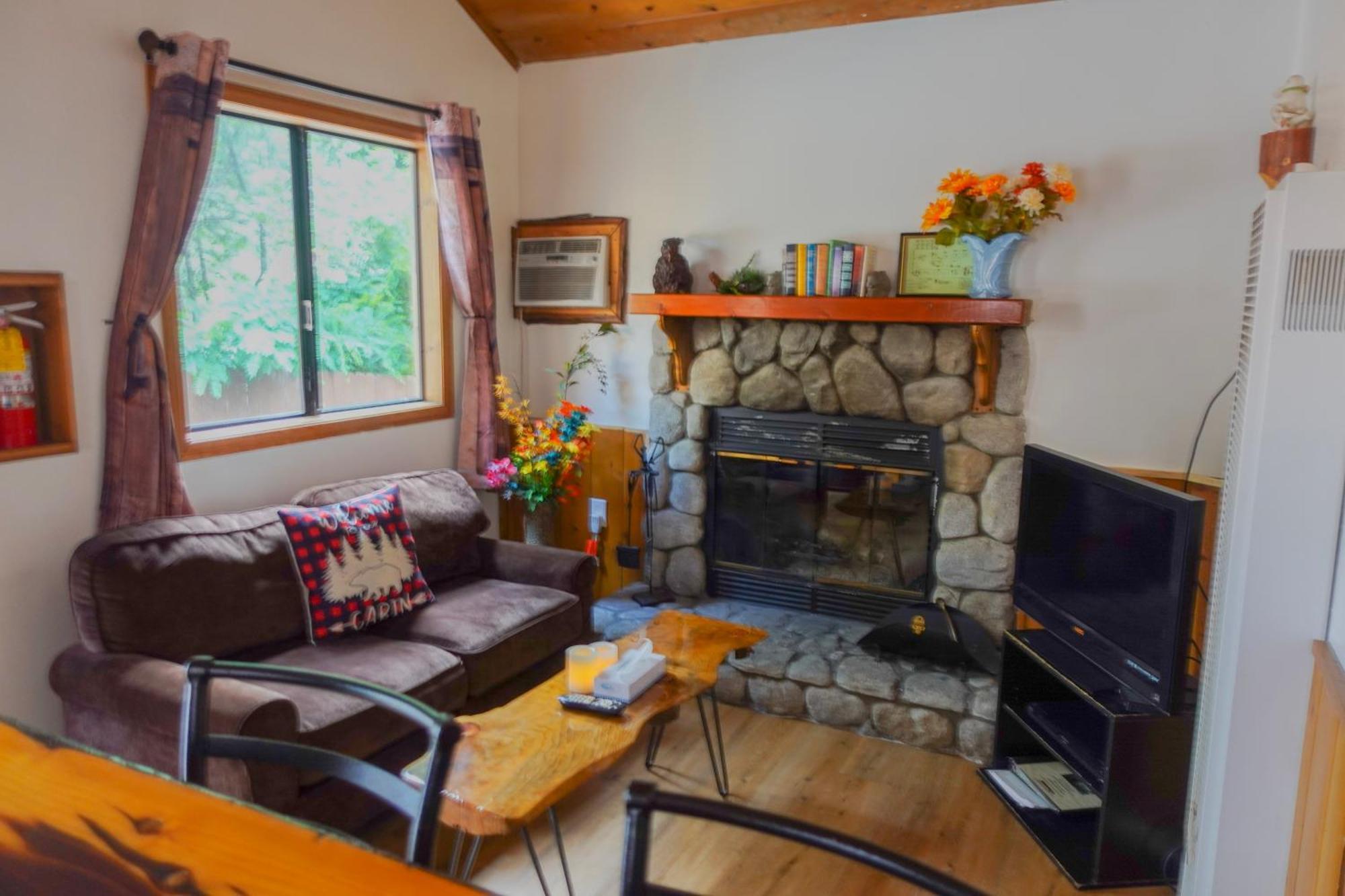 Sleepy Hollow Cabins And Hotel Crestline المظهر الخارجي الصورة