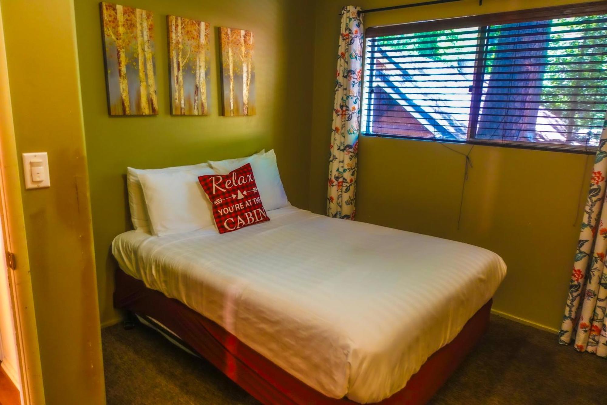 Sleepy Hollow Cabins And Hotel Crestline المظهر الخارجي الصورة