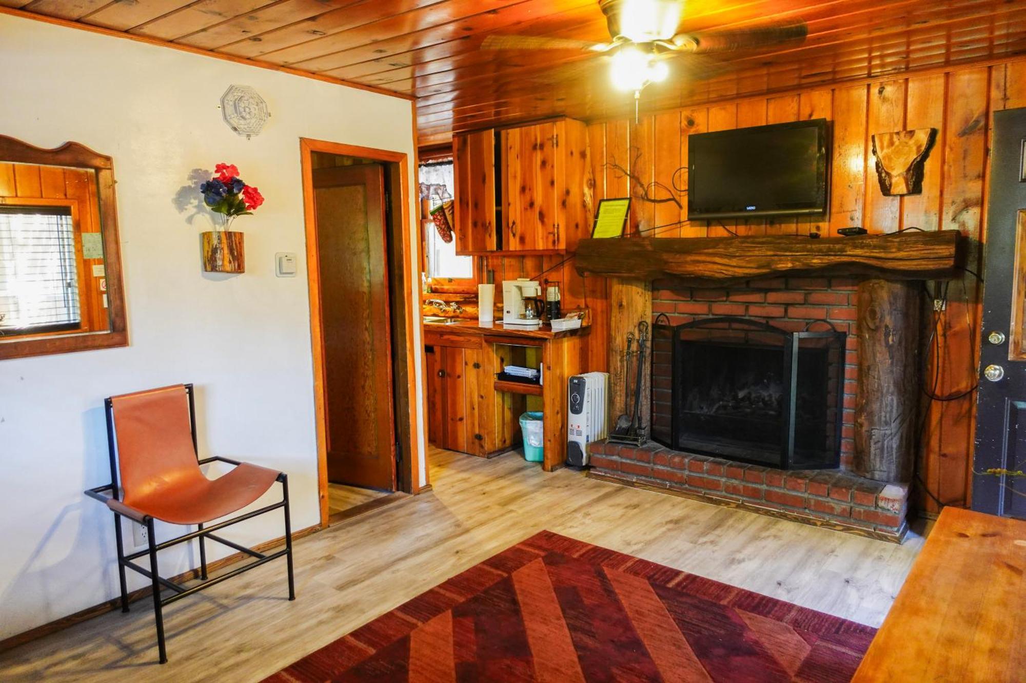 Sleepy Hollow Cabins And Hotel Crestline المظهر الخارجي الصورة