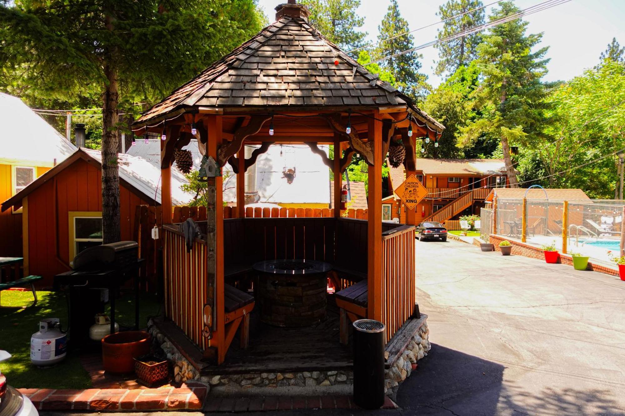 Sleepy Hollow Cabins And Hotel Crestline المظهر الخارجي الصورة